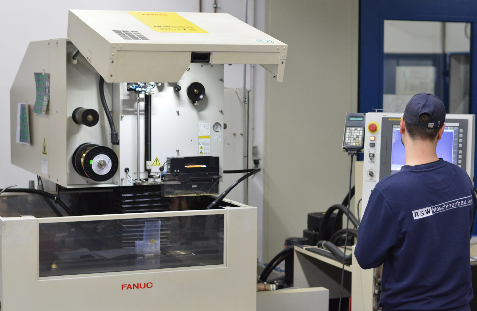 Höchste Präzision durch fortschrittliche CNC-Fertigungsverfahren beim Werkzeugbau.